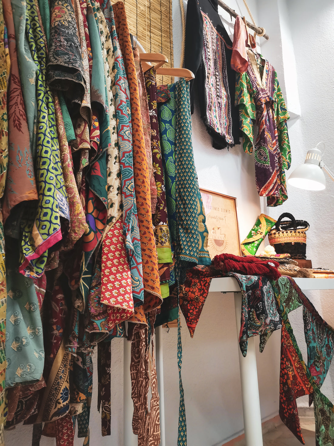 Crea tu armario ideal con prendas sostenibles y multifunción